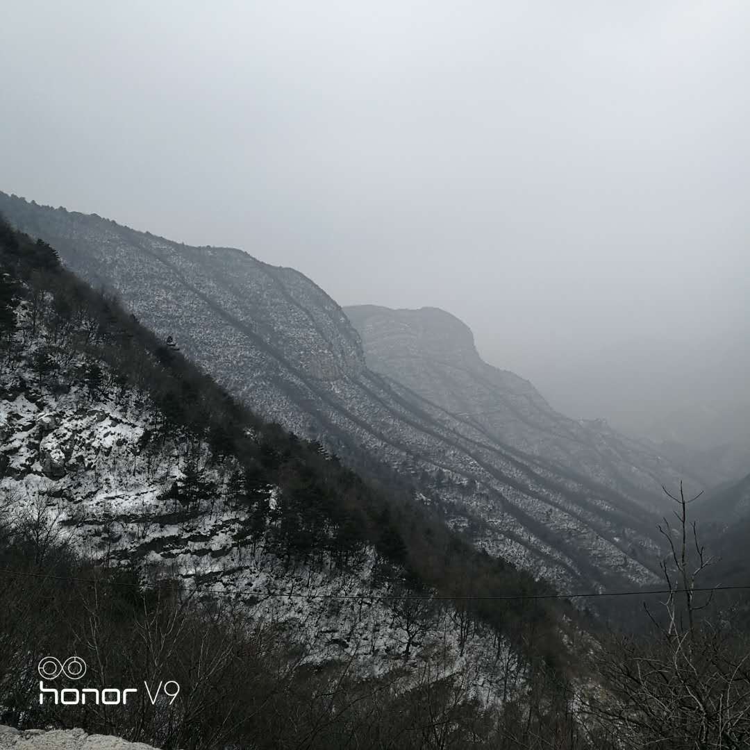 焦作市眾光耐酸瓷業(yè)有限公司開工前先去登登山，而且還是雪山